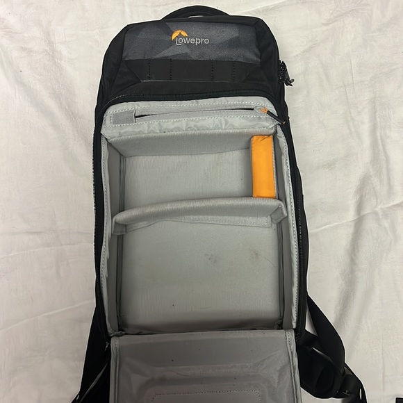 Lowe Pro backpack - Picture 2 of 3